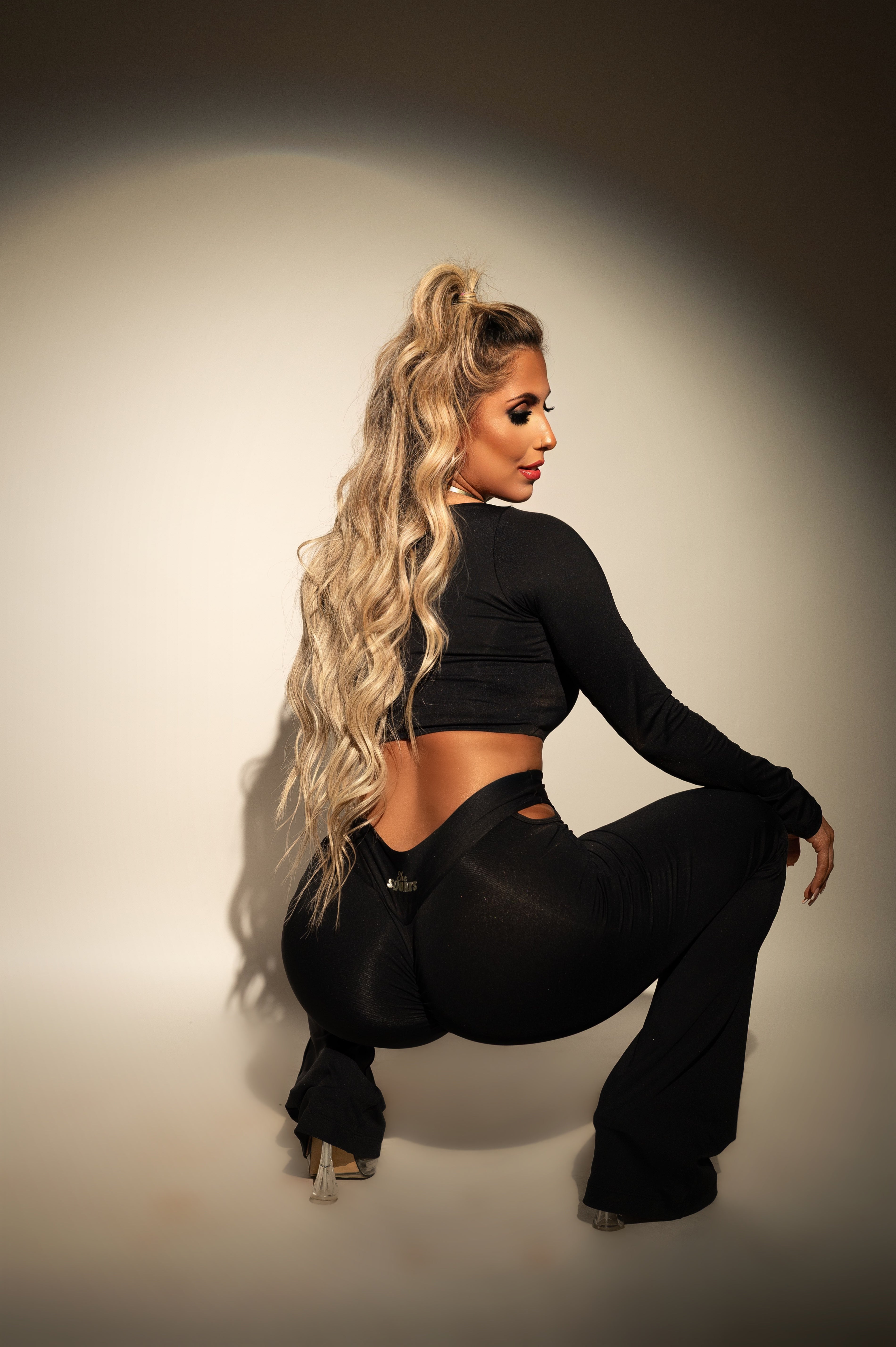 Calça Flare Abertura Empina Bumbum Preta She Squats