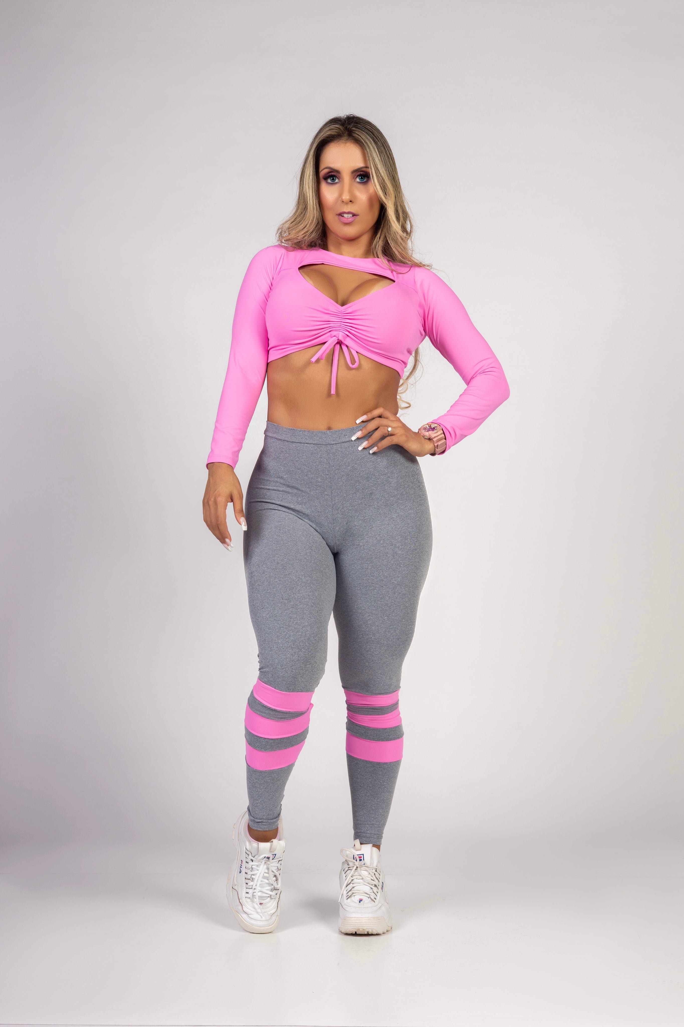 Cropped Manga Longa Rosa She Squats