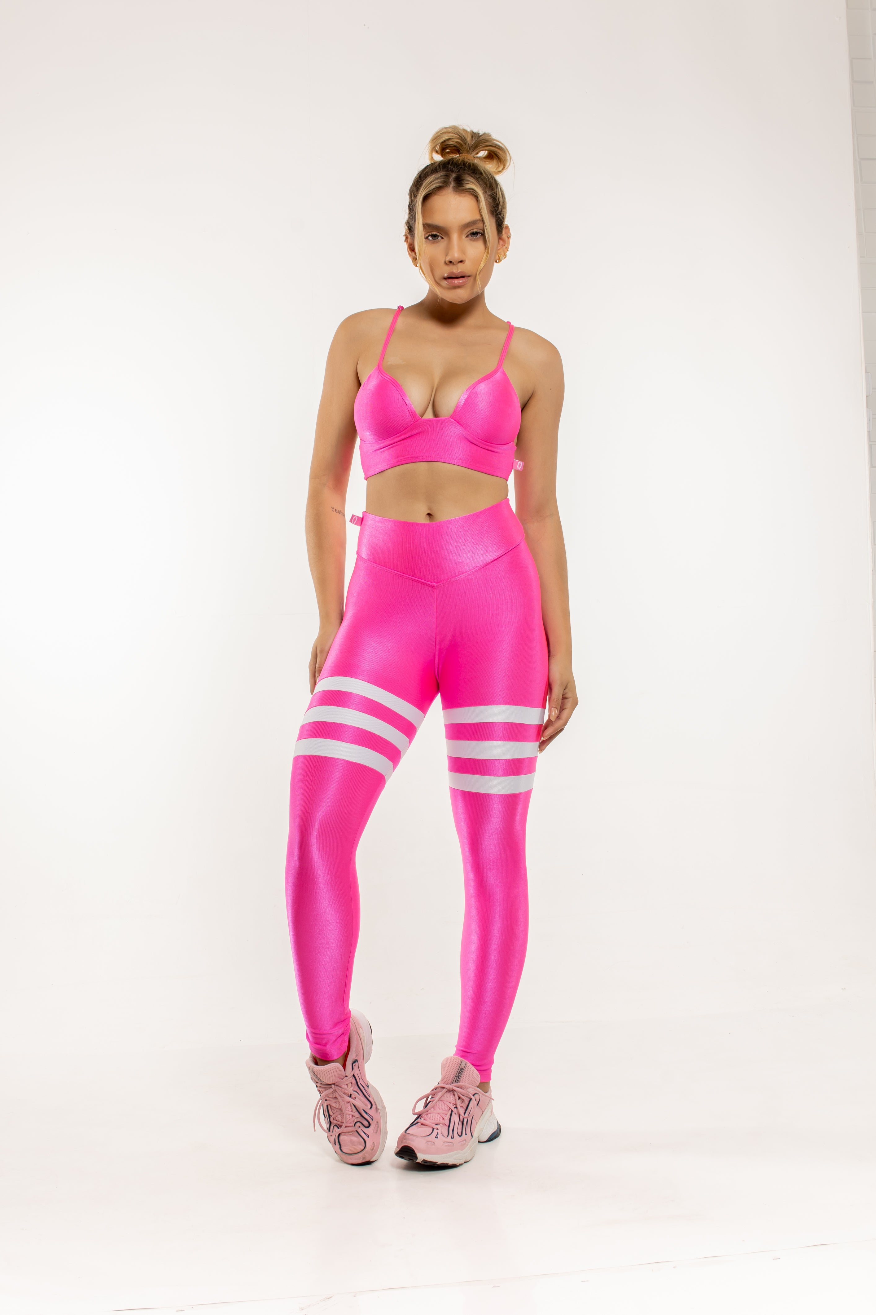 Conjunto Empina Bumbum & Top de Bojo Alça Cruzada Rosa Neon She Squats